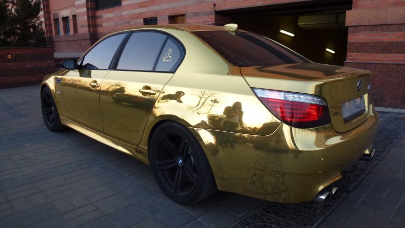 BMW m5 Золотая