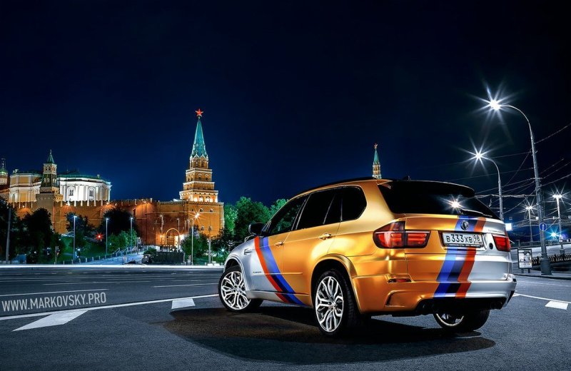 BMW m5 Gold