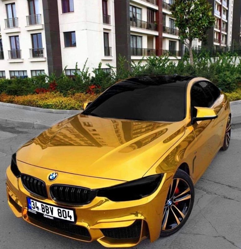 BMW m5 Gold