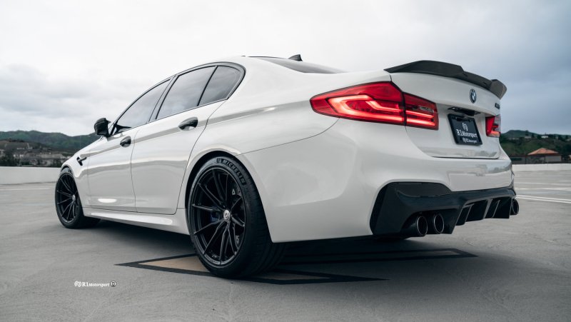BMW m5 f90 Competition белая