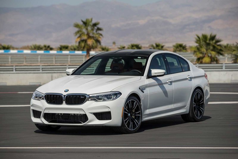 BMW m5 f90 Competition белая