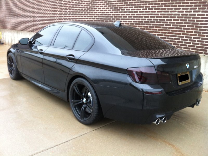 BMW 5 черная