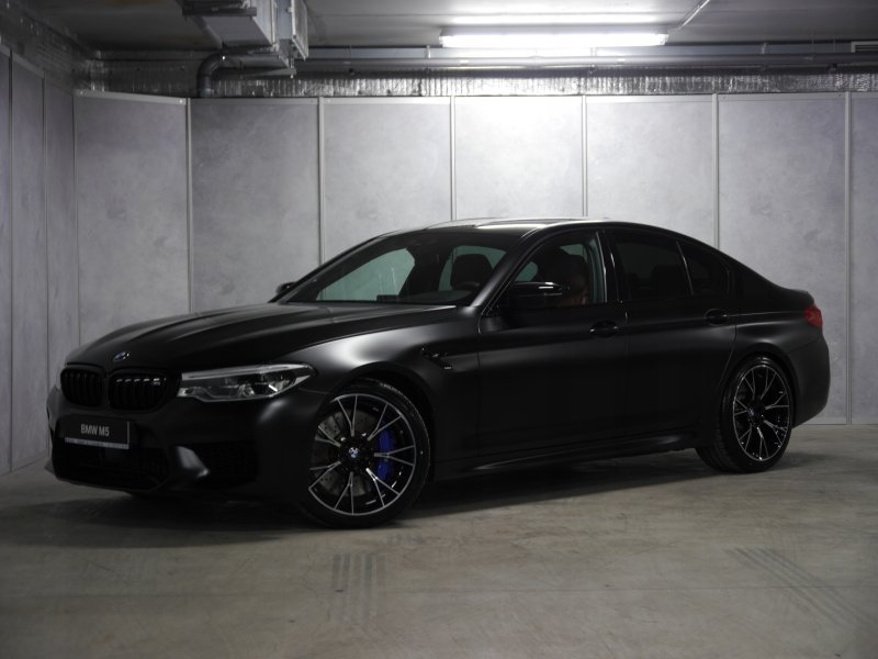 BMW m5 Competition черная