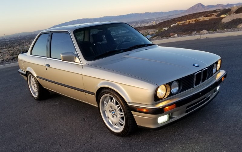 BMW 3 1990 года