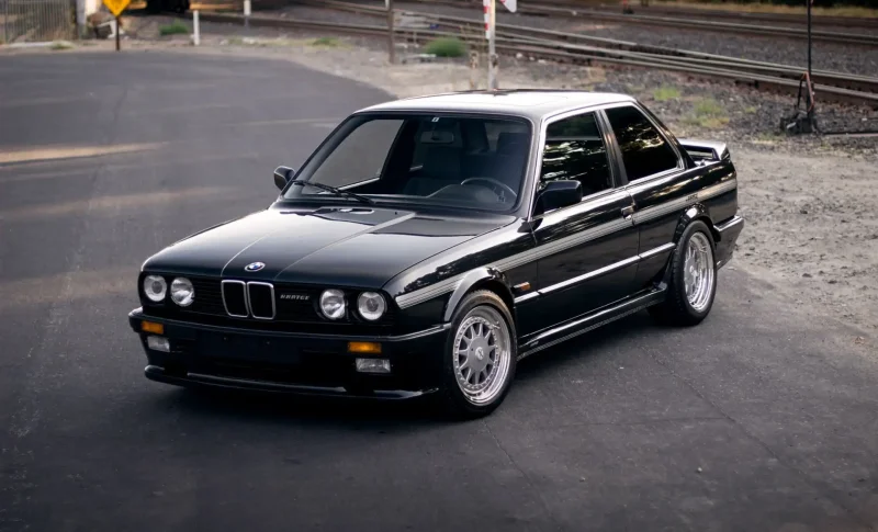 BMW e30 черная седан