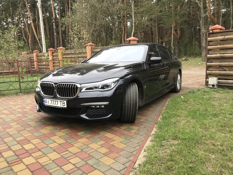 BMW f10 ночью