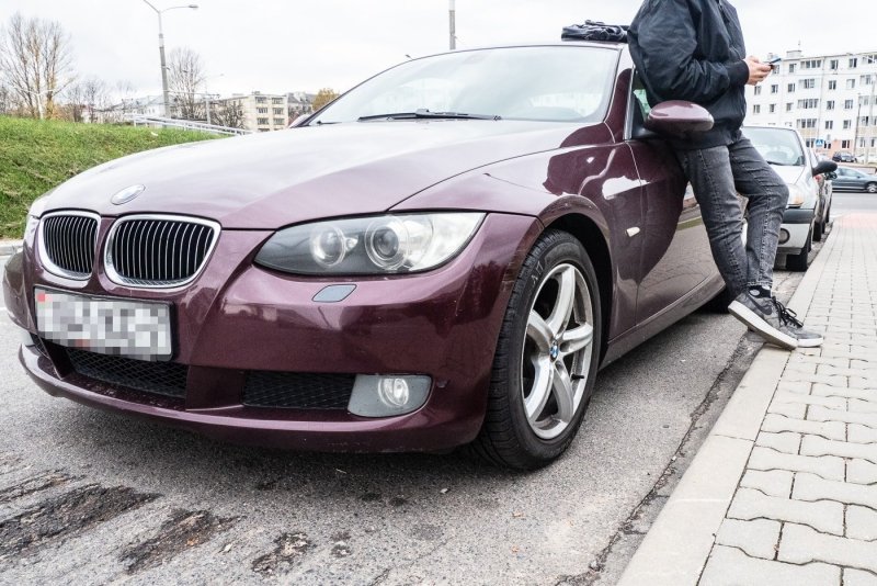 BMW e60 черная ночью