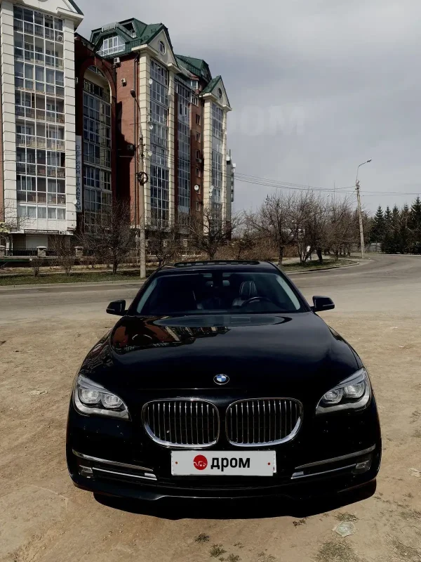 Машина в автосалоне BMW