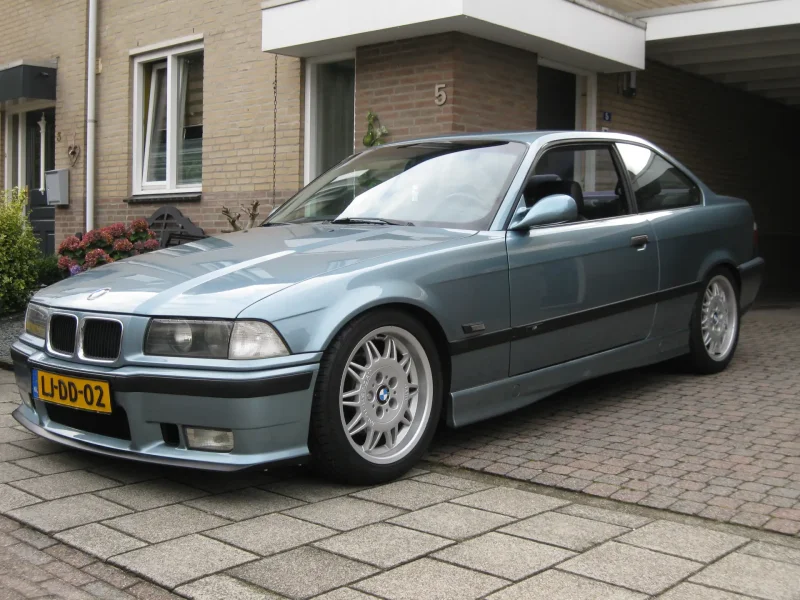 BMW 320 e36
