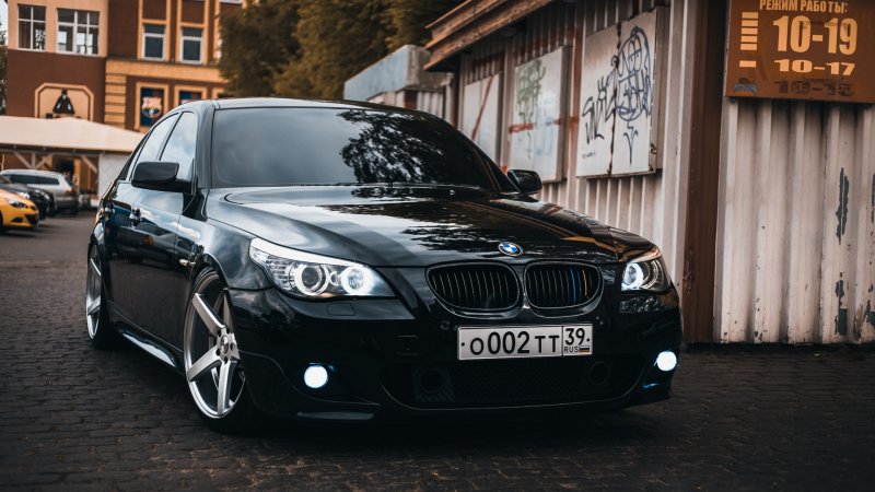 BMW e60 черная тонированная