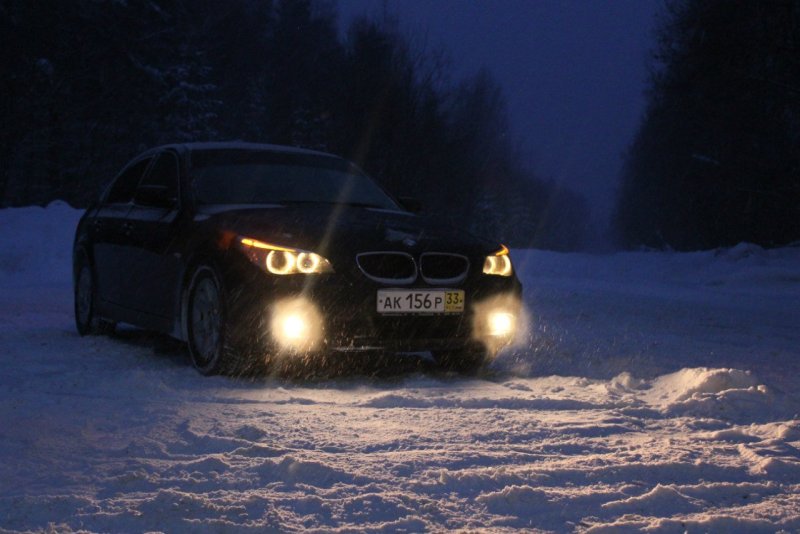 БМВ м5 е60 зимой ночью