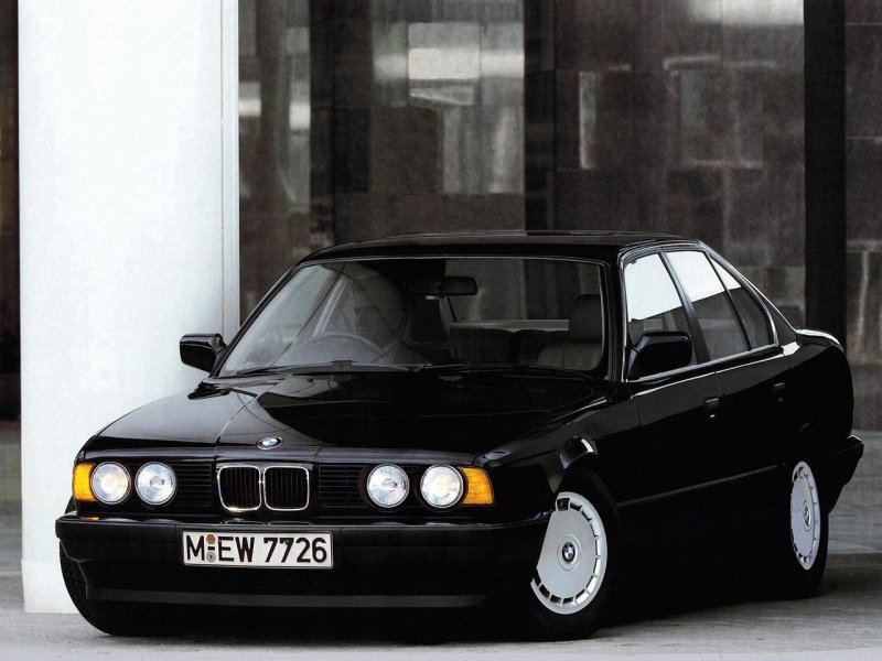 BMW 5 e34 черная