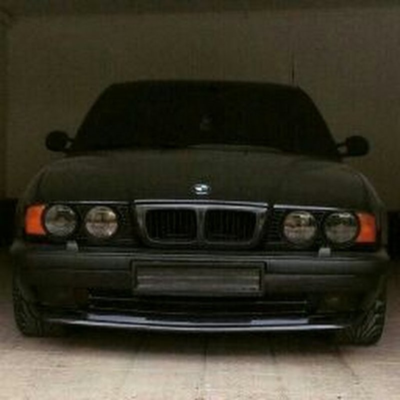 BMW e34 черная тонированная