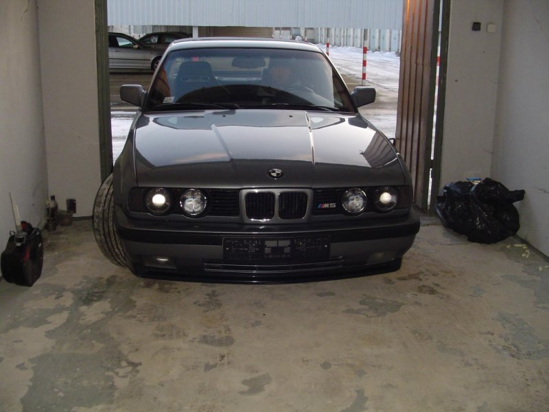 BMW e34 серая