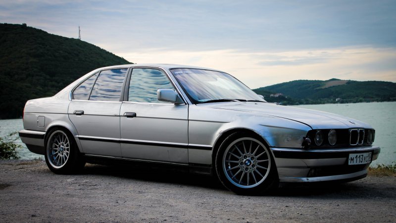 BMW 5 e34 черная