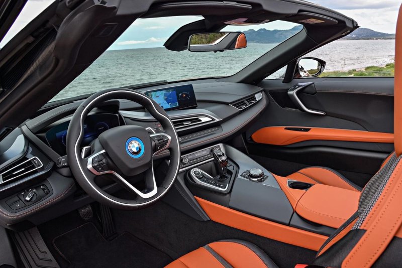 BMW i8 2021 салон