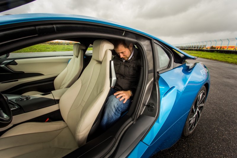 BMW i8 задний ряд