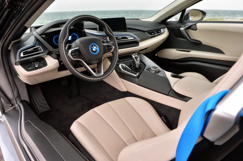 BMW i8 салон белый