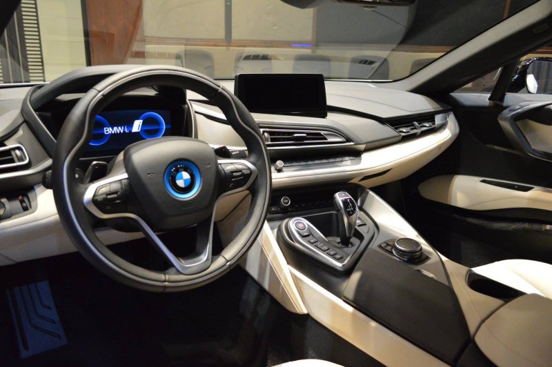 BMW i8 2021 салон