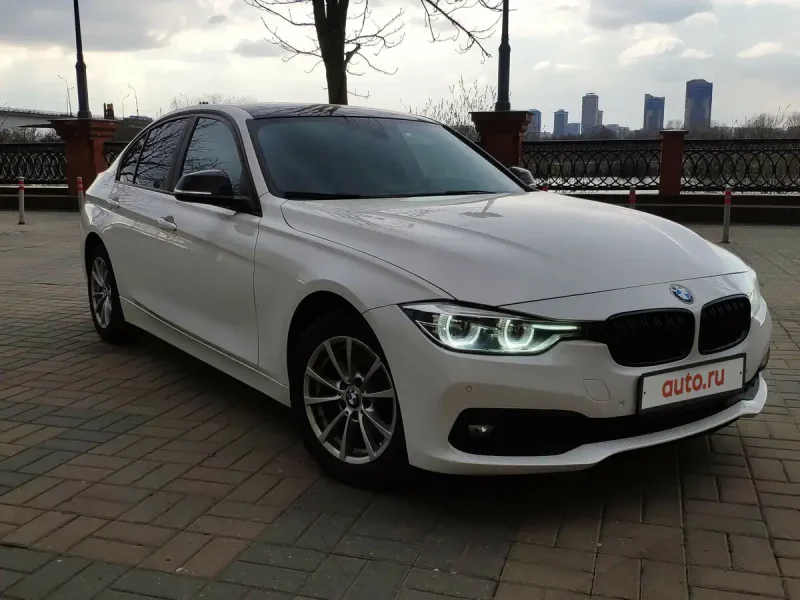 BMW 320i 2015 белая