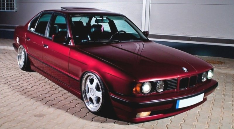 BMW e34 красная