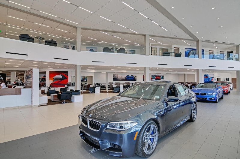 Дилерский центр BMW 3