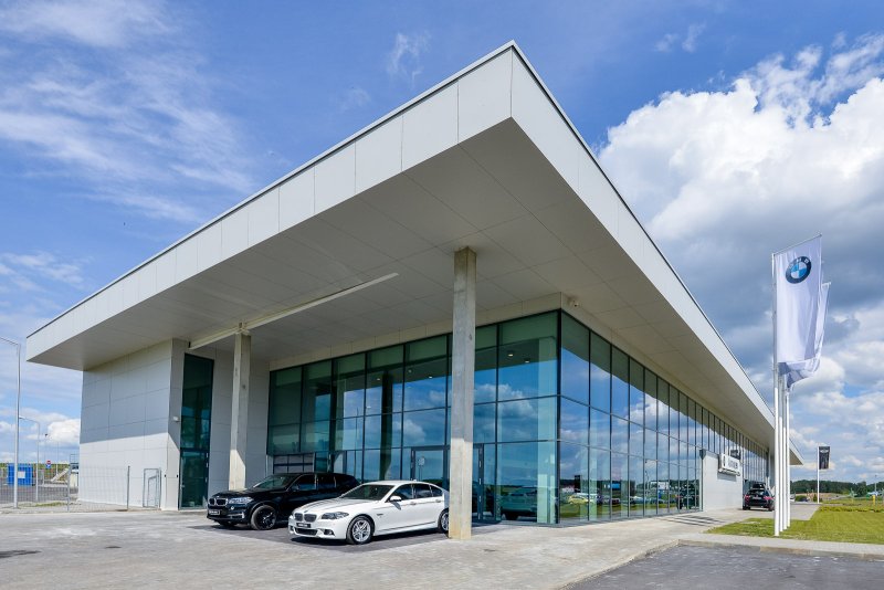 Дилерский центр BMW В Москве здание