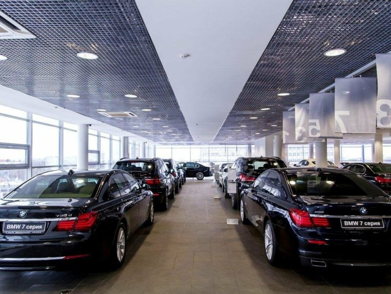 Автосалон BMW 7 В Германии