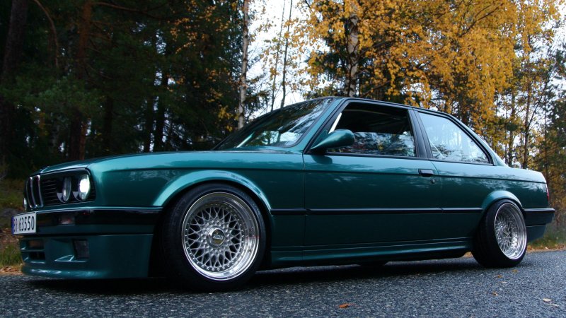 BMW e30 r16