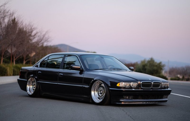 BMW e38 750i