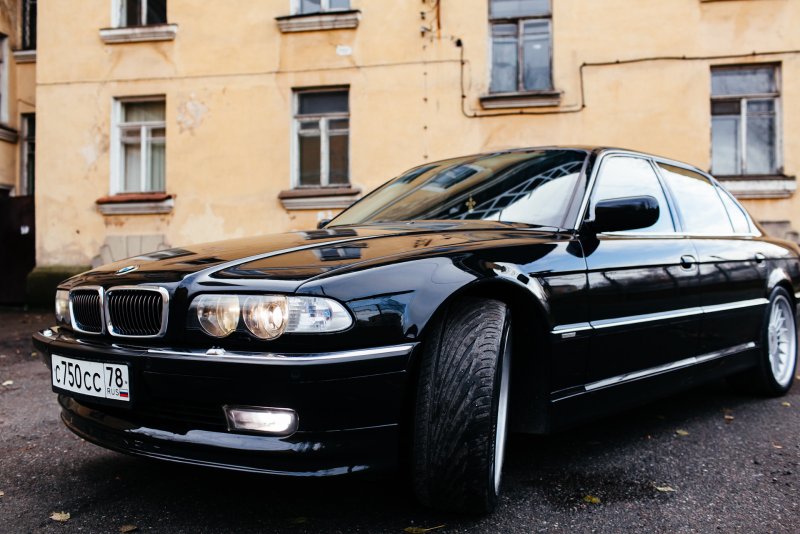 БМВ 750 е38