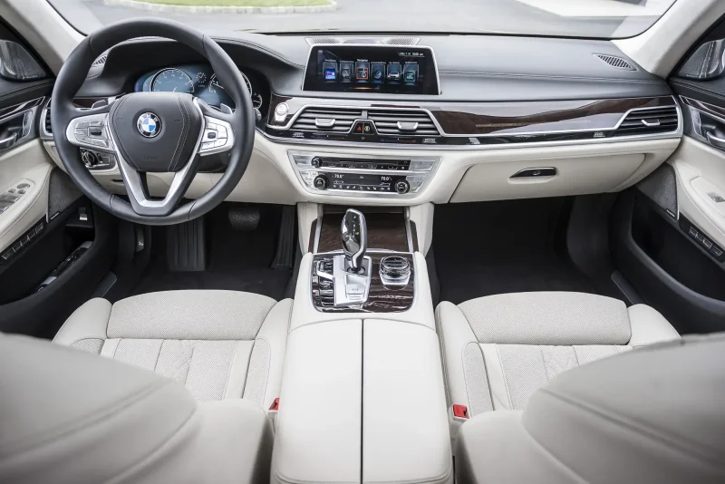 BMW 750i салон