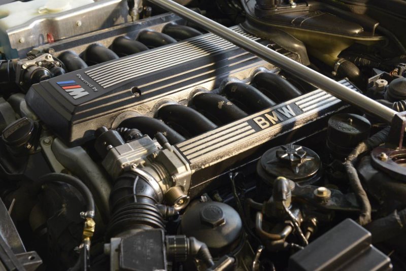 BMW e34 v12