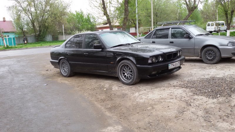 БМВ е34 сбоку