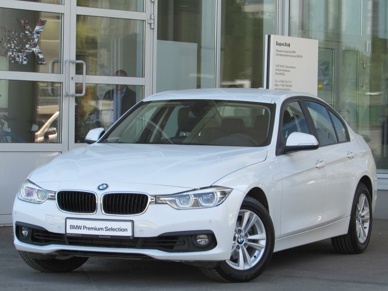 БМВ 320i белая