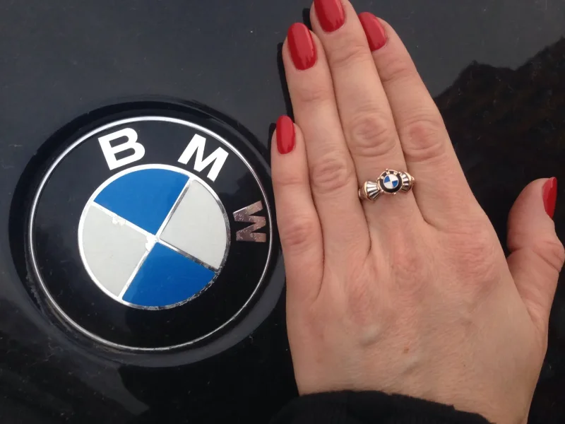 Кольцо с логотипом BMW