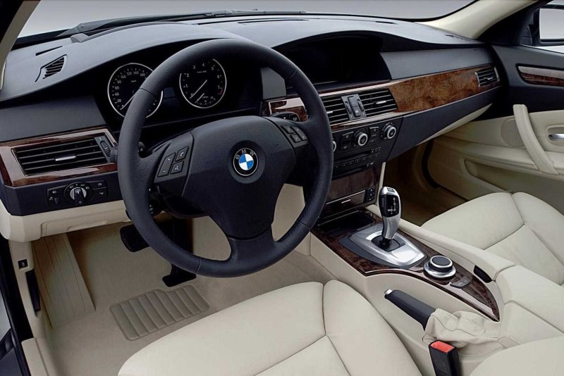 BMW 525i салон