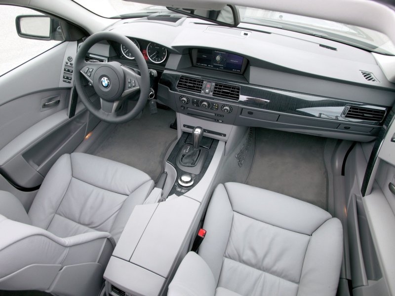 BMW 545 2004 Interior
