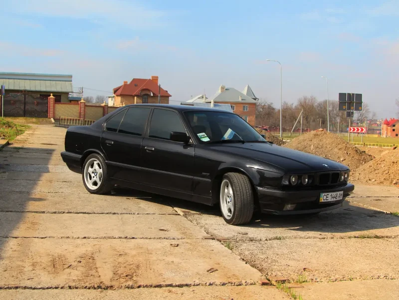 BMW e34 черная