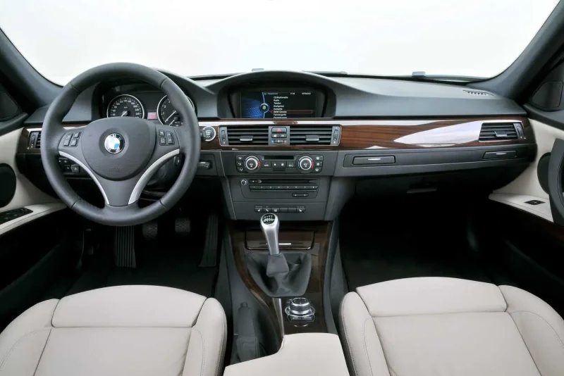 Комплектация БМВ е90 320i