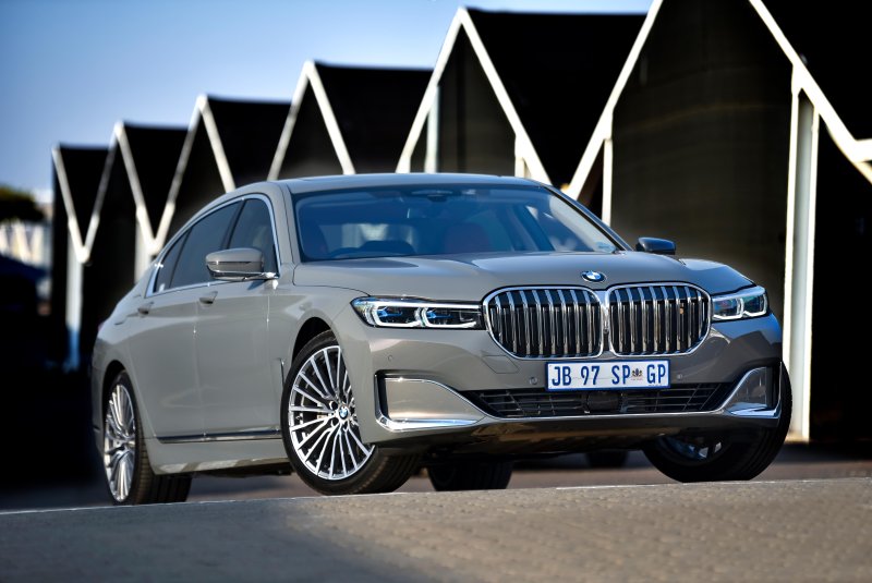 BMW 760 2022