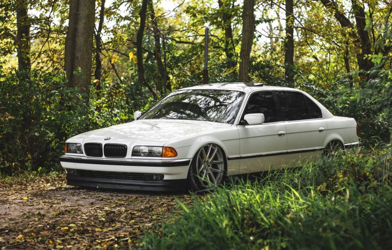 BMW 7 e38 белый