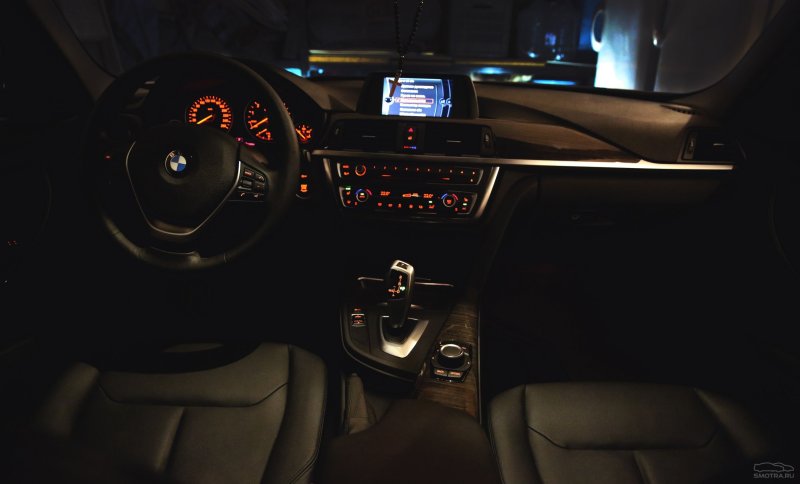 BMW f30 салон в темноте