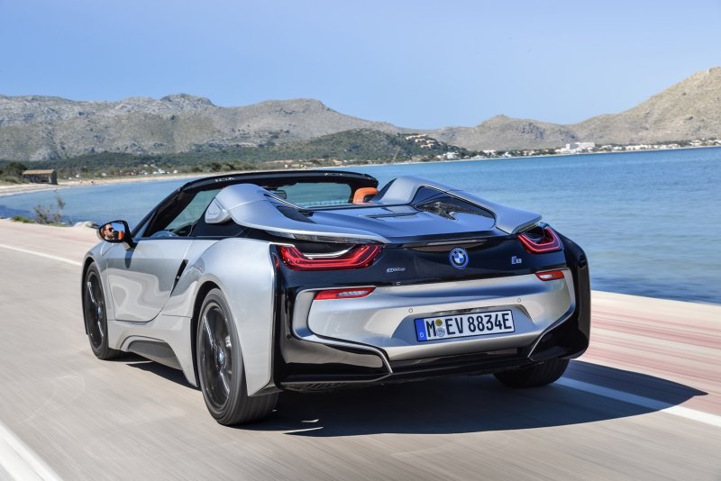 BMW спорткар i8