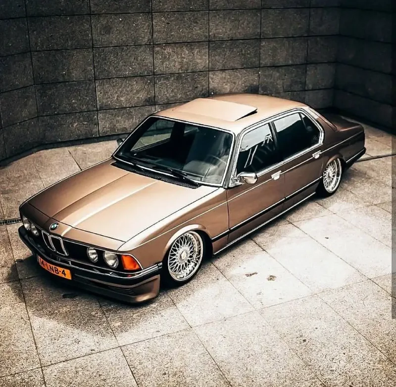 BMW 7 e23