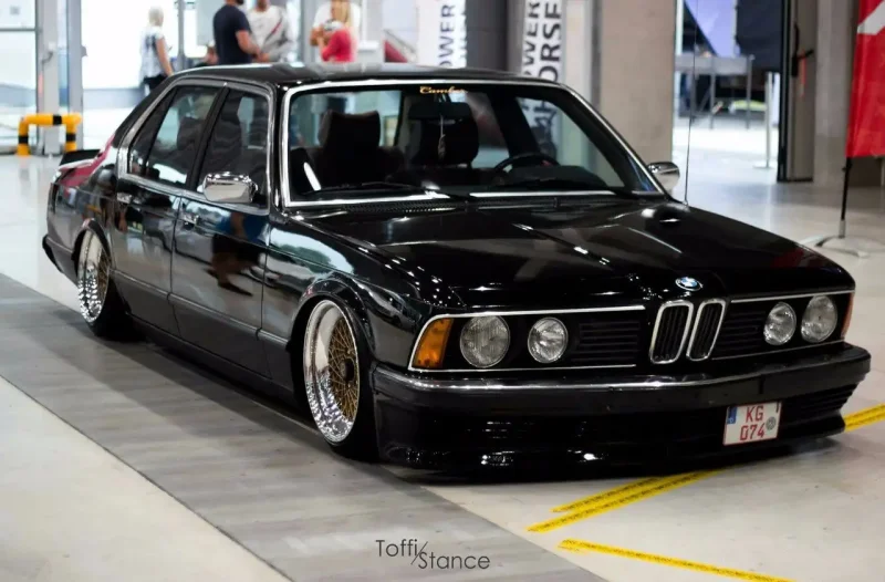 BMW 7 е23