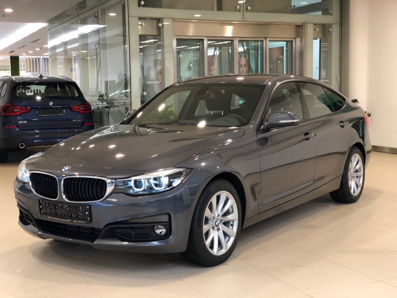 BMW 320 XDRIVE красный