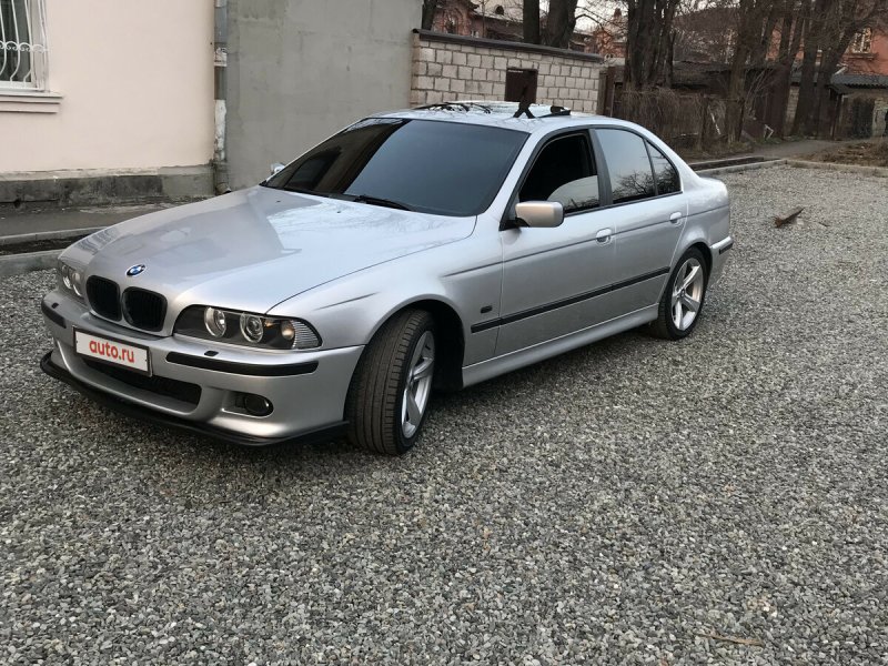 БМВ е39 2002