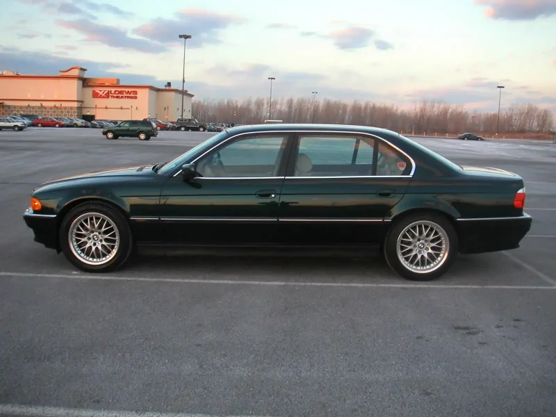 БМВ е38 740il