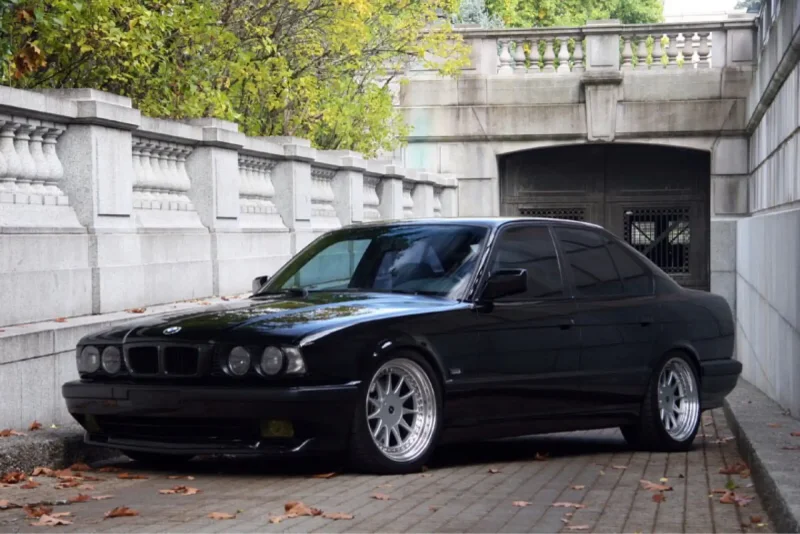 BMW 5 e34 черная